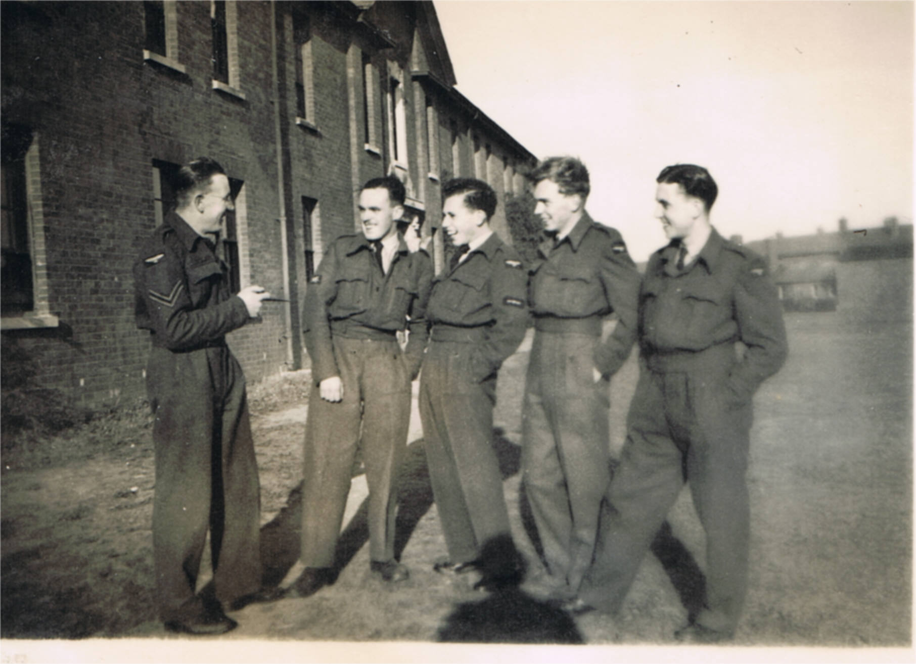 1948 Abingdon Ron Andrews 2nd from right – Berlin Airlift (1).jpg