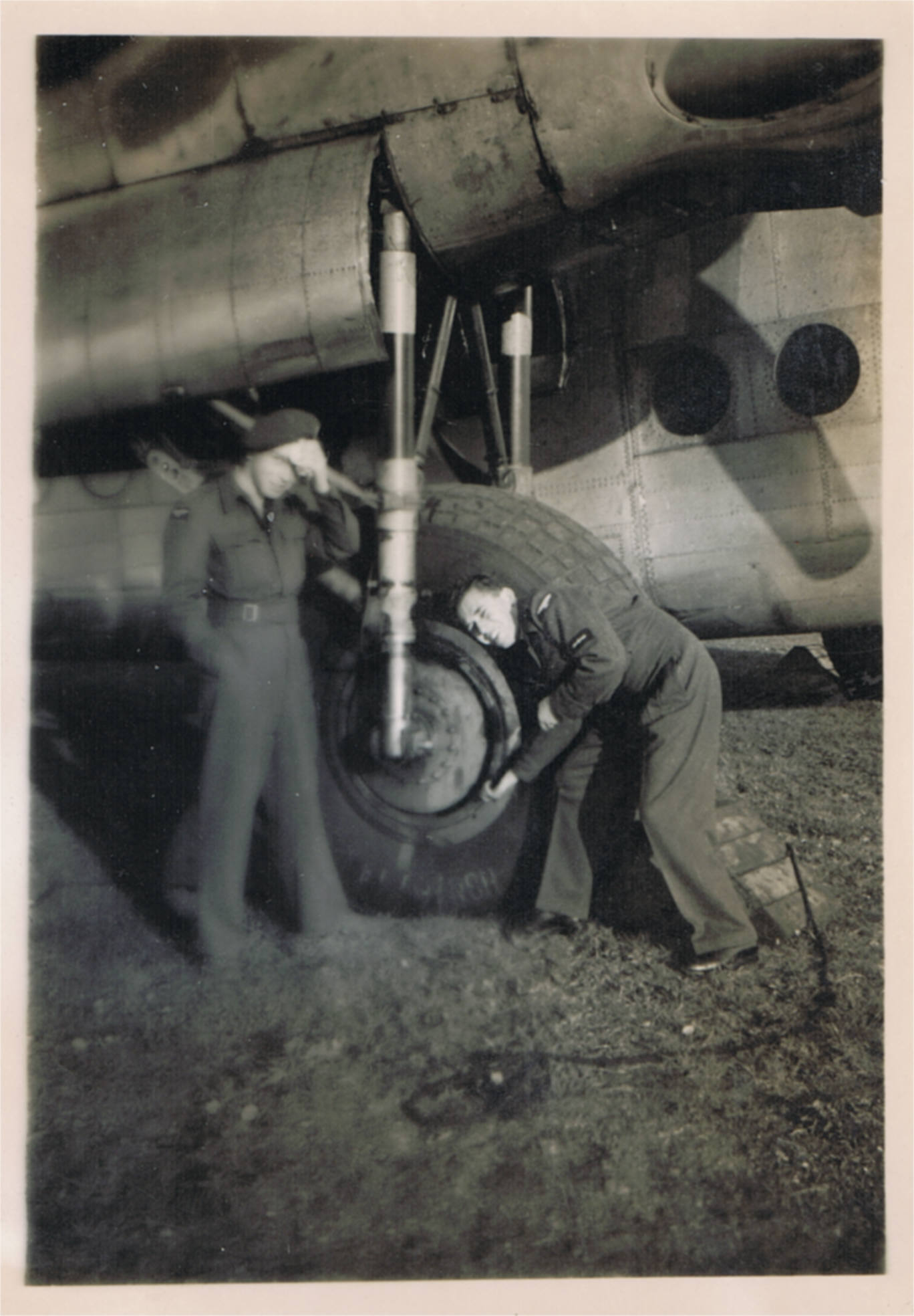 1948 Abingdon Ron Andrews standing – Berlin Airlift (1).jpg